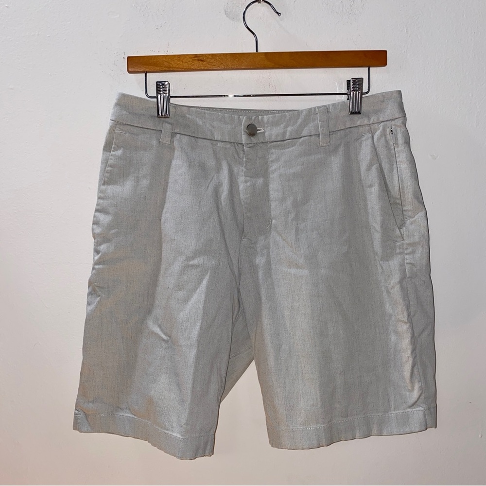 Lululemon Commision Short Qwick Oxford 9" Relaxed Size 30 Light Grey